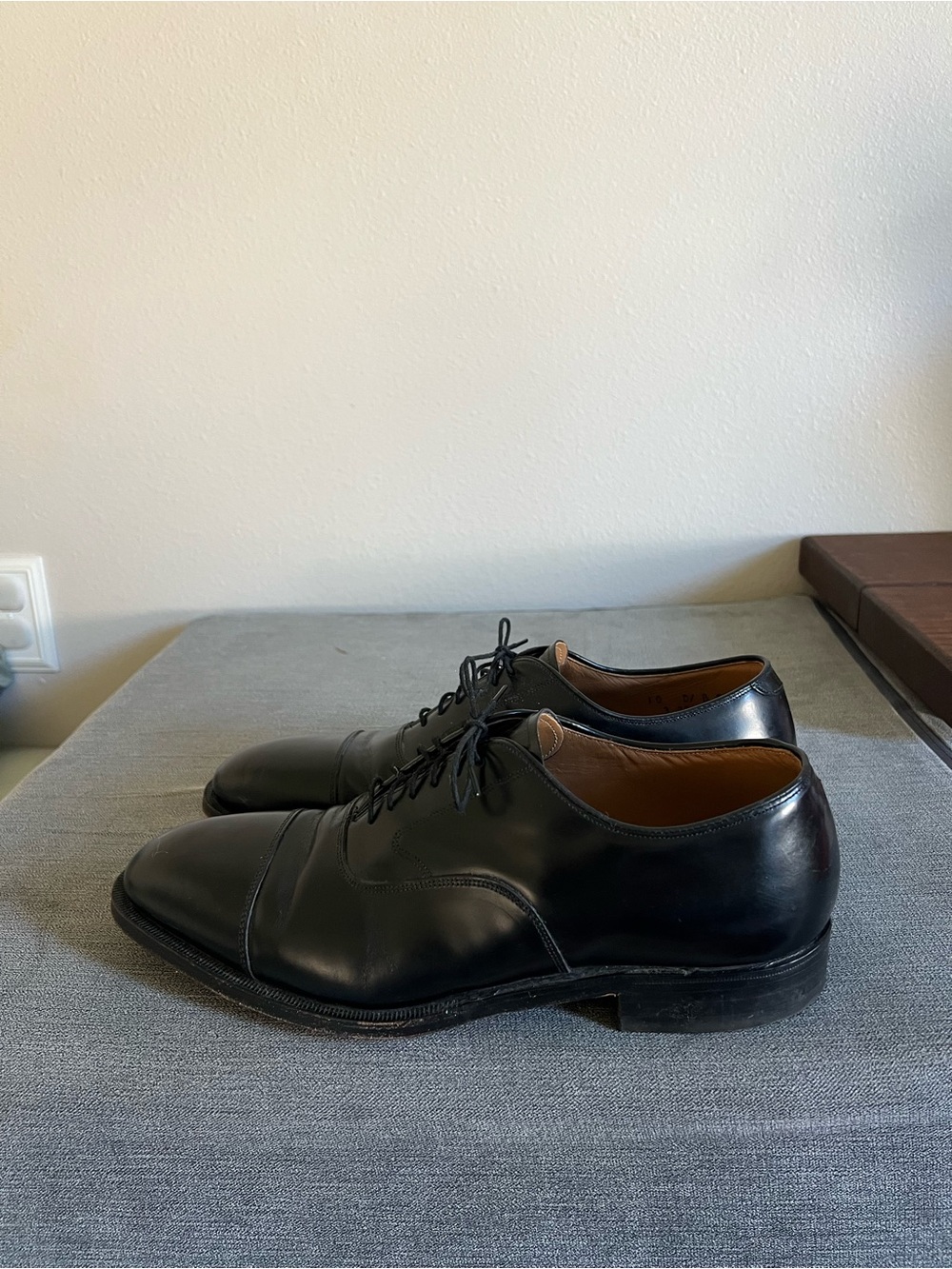 Men’s Johnston & Murphy Classic Black Cap-Toe Oxford Dress Shoes size 10